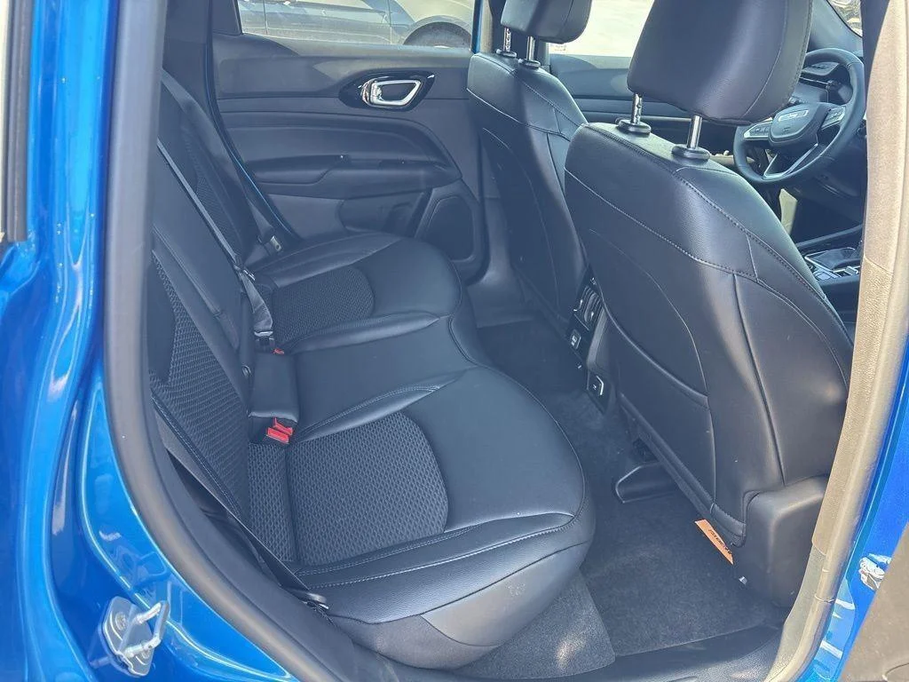 New 2026 Hydro Blue Pearlcoat Jeep Latitude Altitude image 12