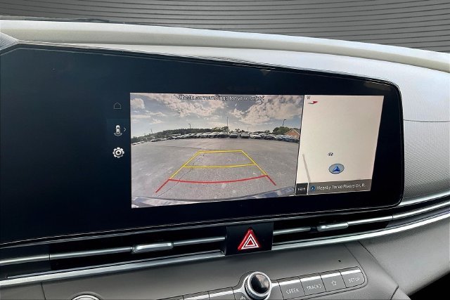 2025 Hyundai Elantra SEL - Photo 16