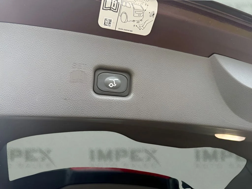 Used 2018 Red Lincoln Reserve image 30