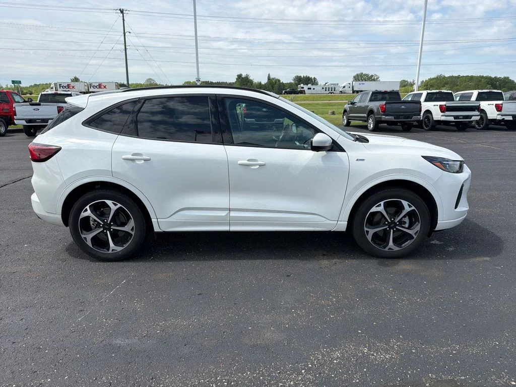 Used 2025 White Ford ST-Line Elite image 5