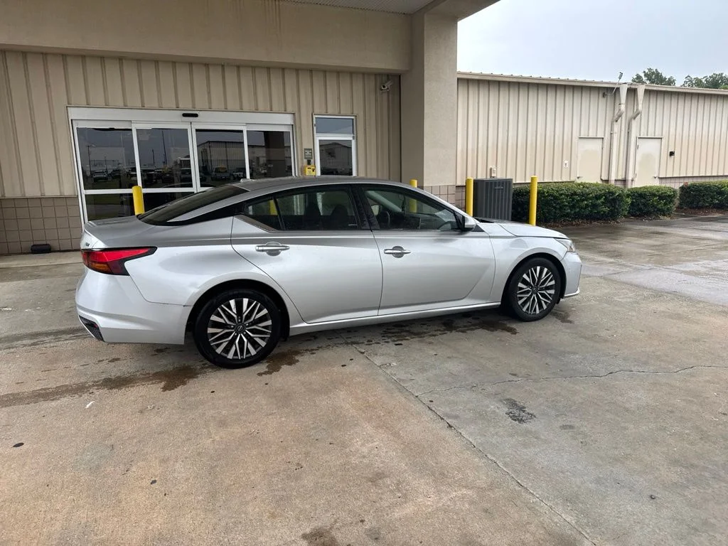 Certified Used 2023 Silver Nissan 2.5 SV image 13