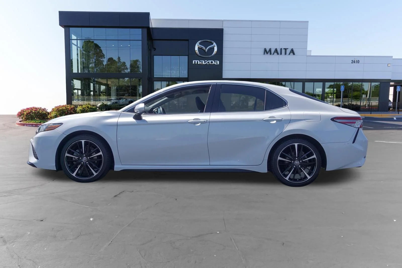 Used 2018 Wind Chill Pearl Toyota XSE image 6
