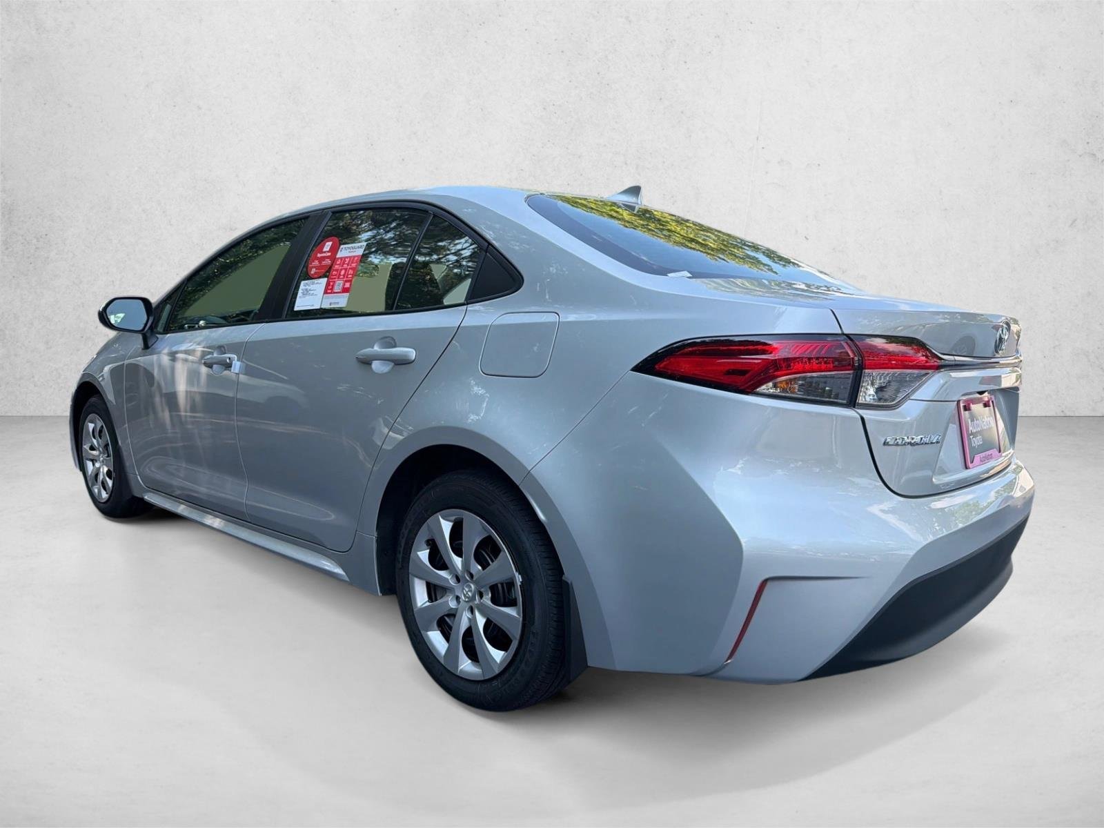 New 2027 Classic Silver Metallic Toyota LE image 5