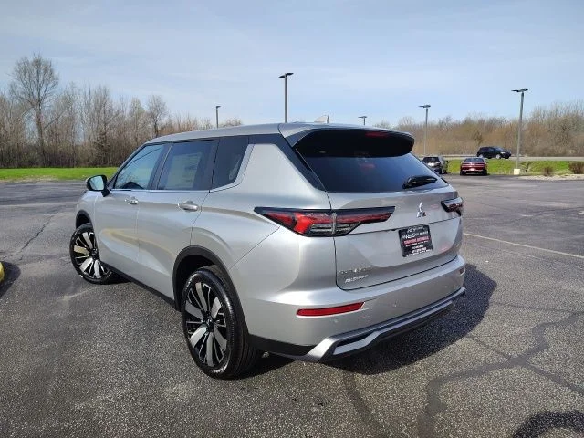 New 2026 Gray Mitsubishi SE image 5