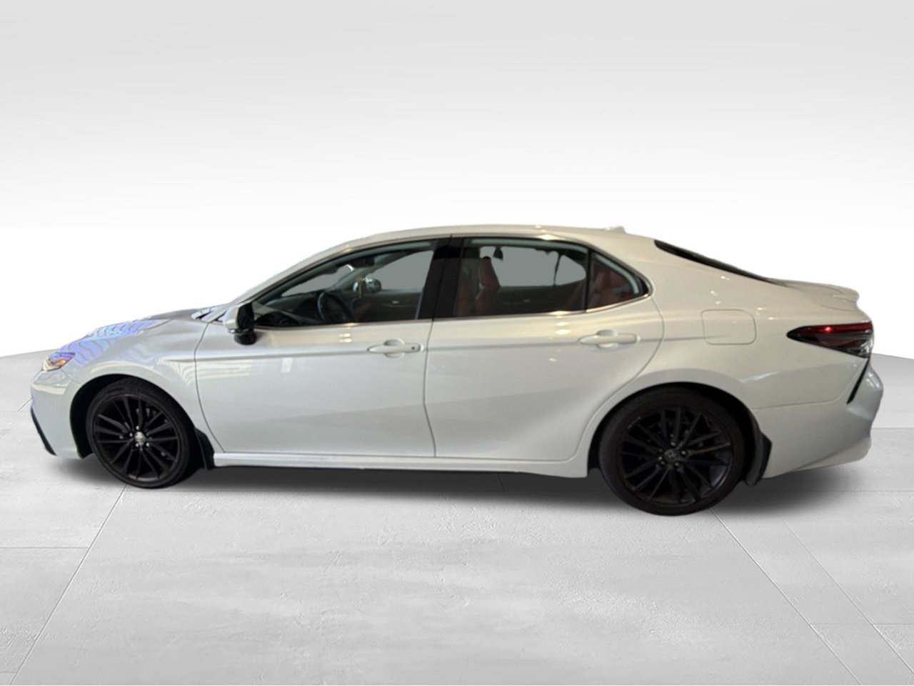 Used 2024 Off-white Toyota XSE image 4