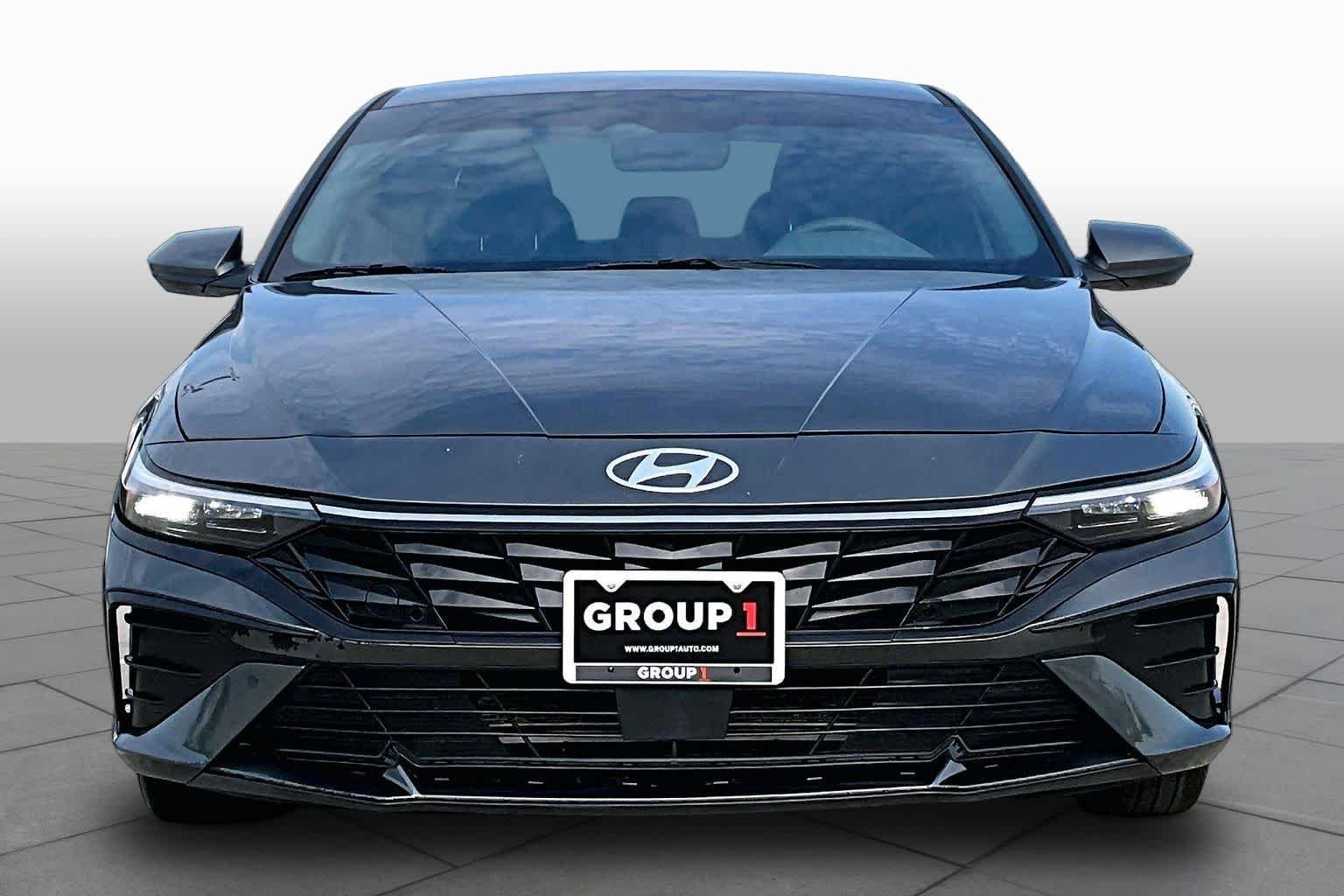 Used 2024 Amazon Gray Hyundai SEL image 4