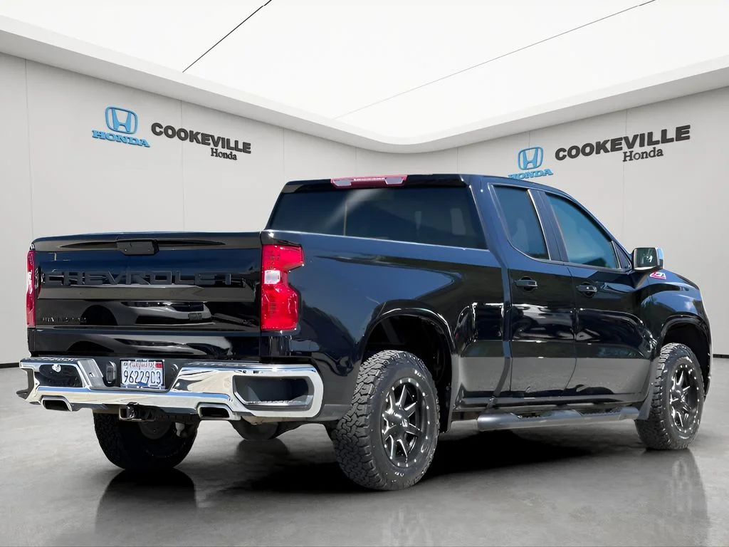 Used 2020 Black Chevrolet LT image 4