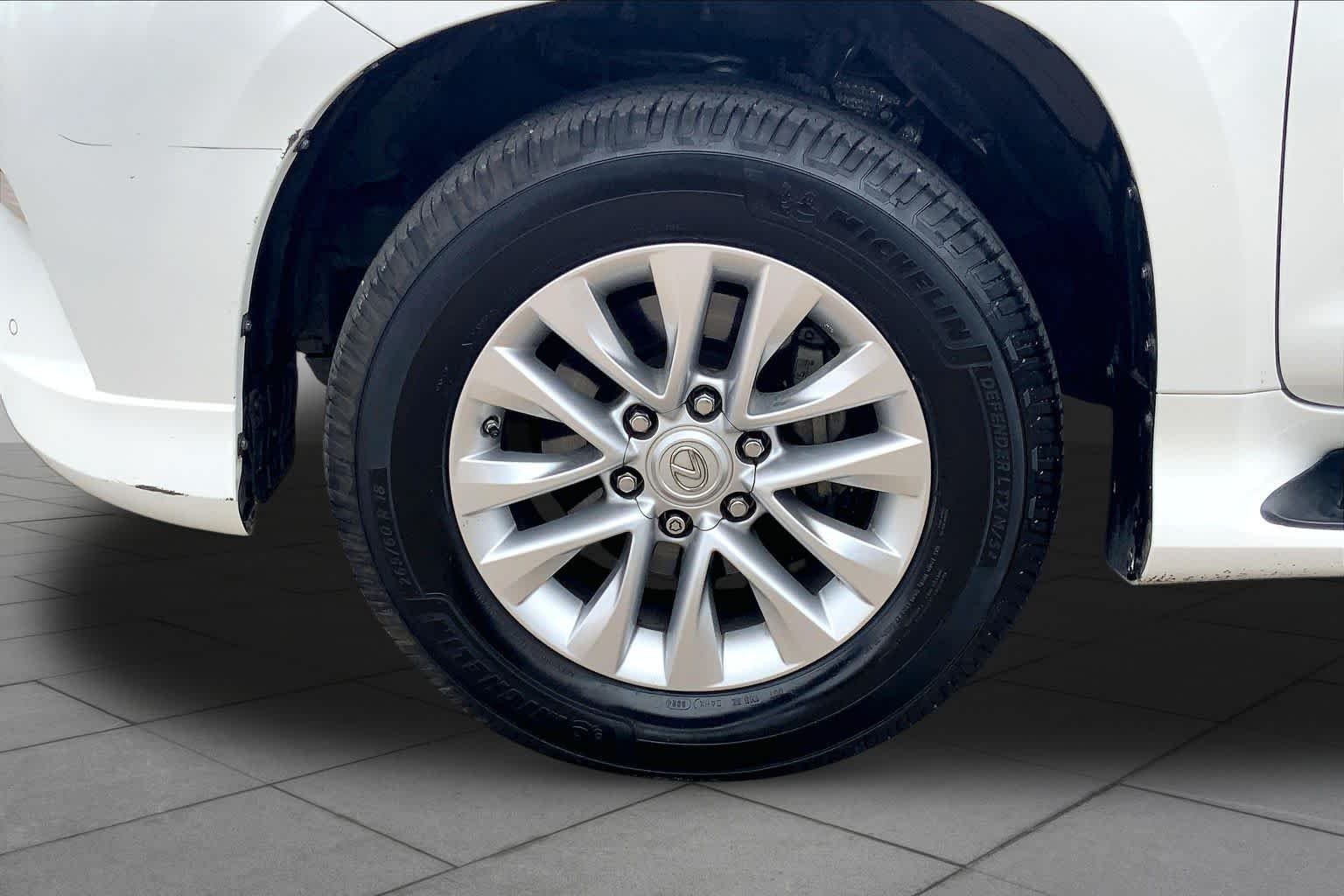 Used 2021 Starfire Pearl Lexus Premium image 10