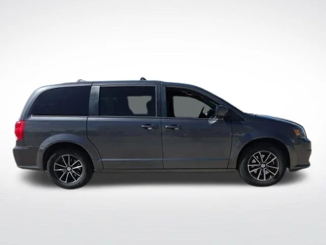 Used 2018 Gray Dodge SE Plus image 4