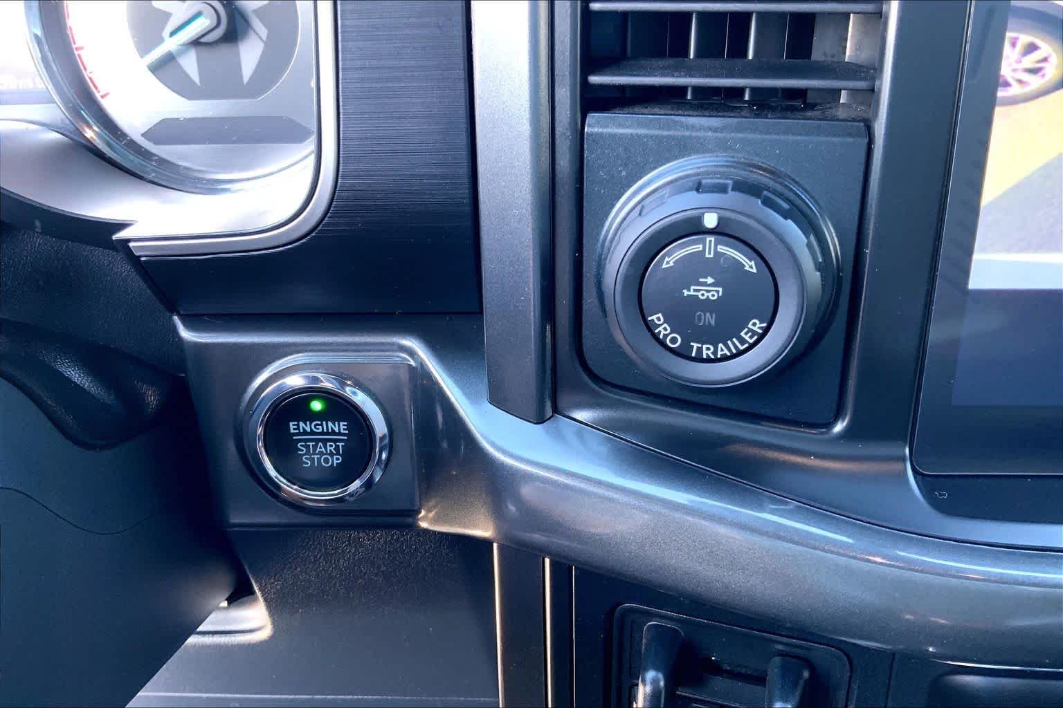 Used 2023 Oxford White Ford XLT image 29