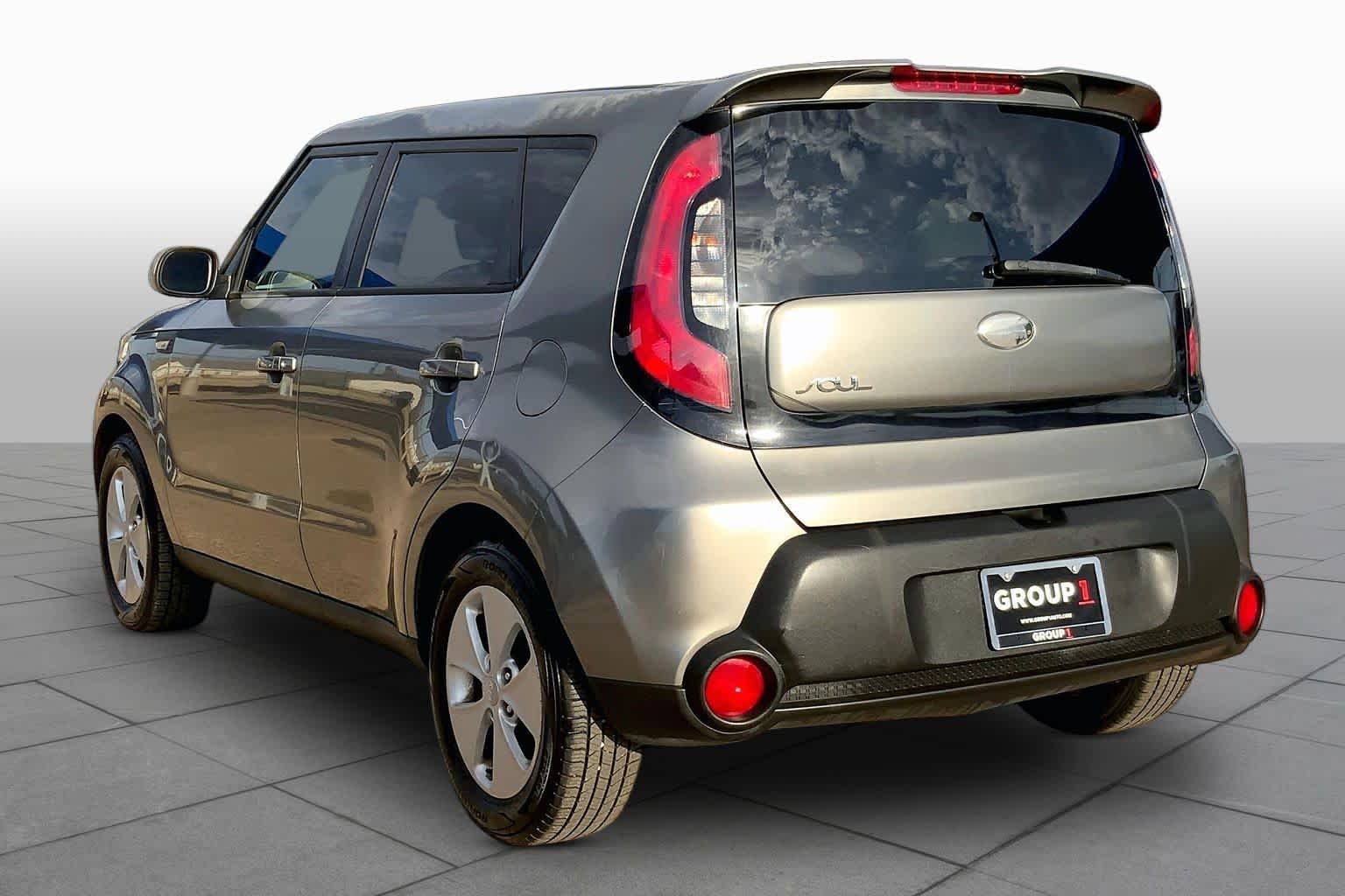 Used 2014 Titanium Gray Kia Base image 12
