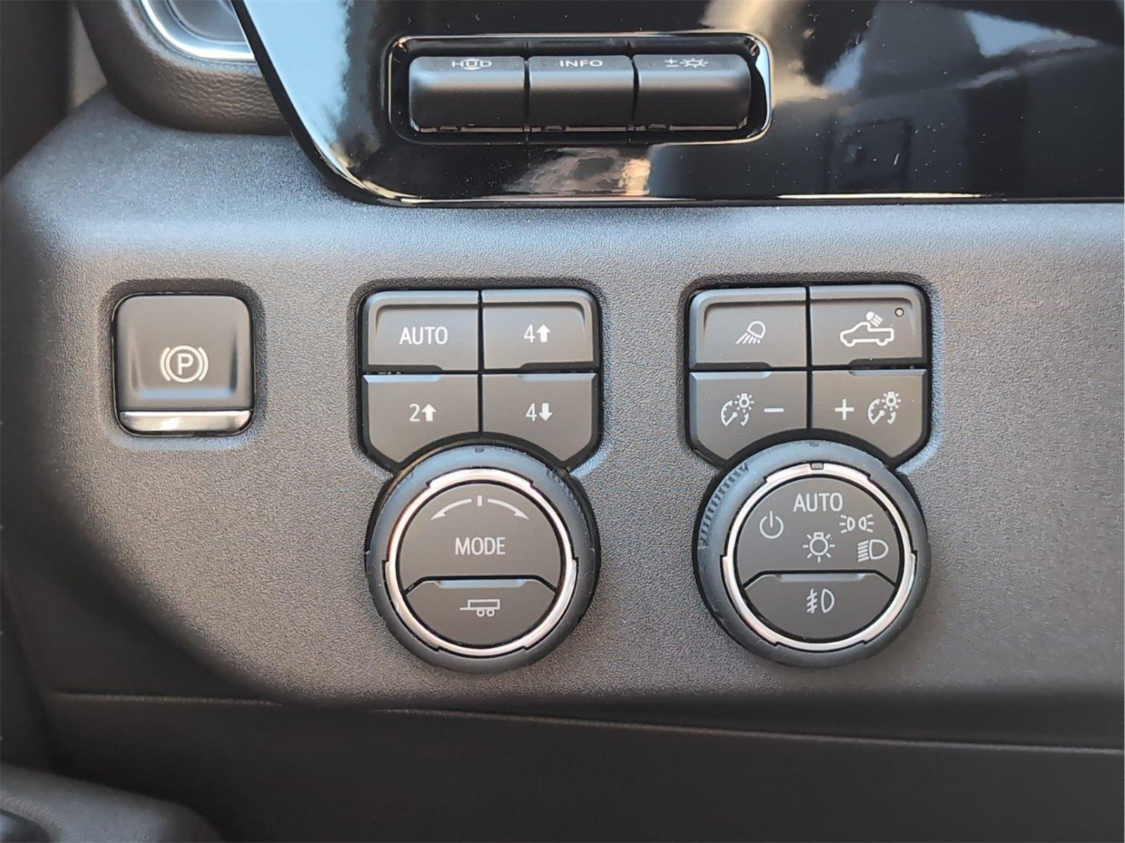 New 2026 Polar White Tricoat Chevrolet High Country image 9