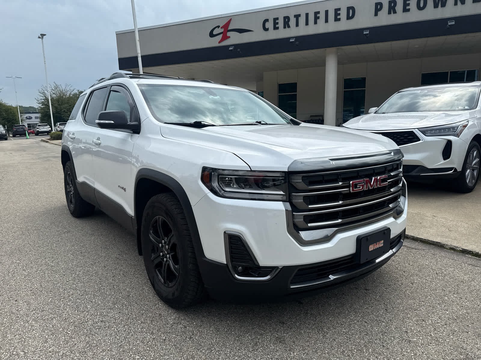 Used 2020 WHITE FROST TRICOAT GMC AT4 image 1