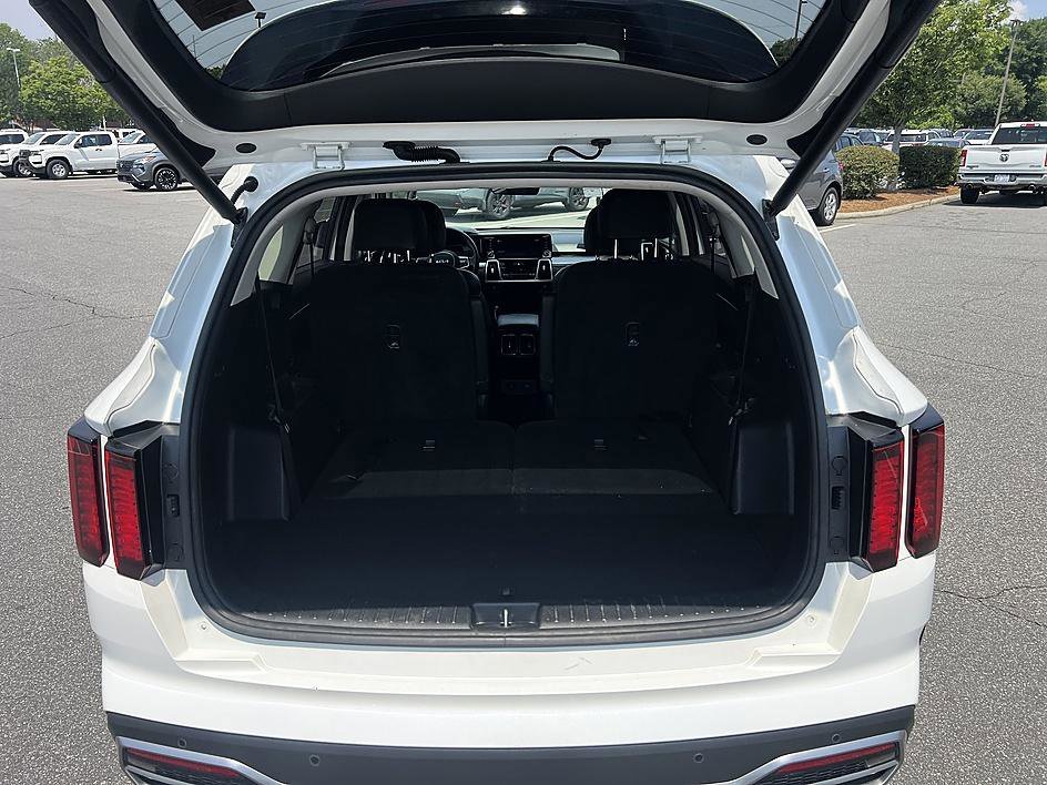 Used 2022 Snow White Pearl Kia EX image 15