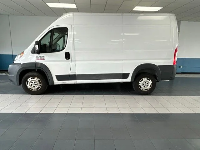 Used 2015 Bright White Clearcoat Ram Base image 4