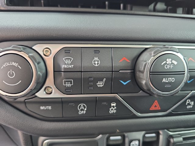 New 2026 Hydro Blue Pearl-Coat Exterior Paint Jeep Sahara image 19
