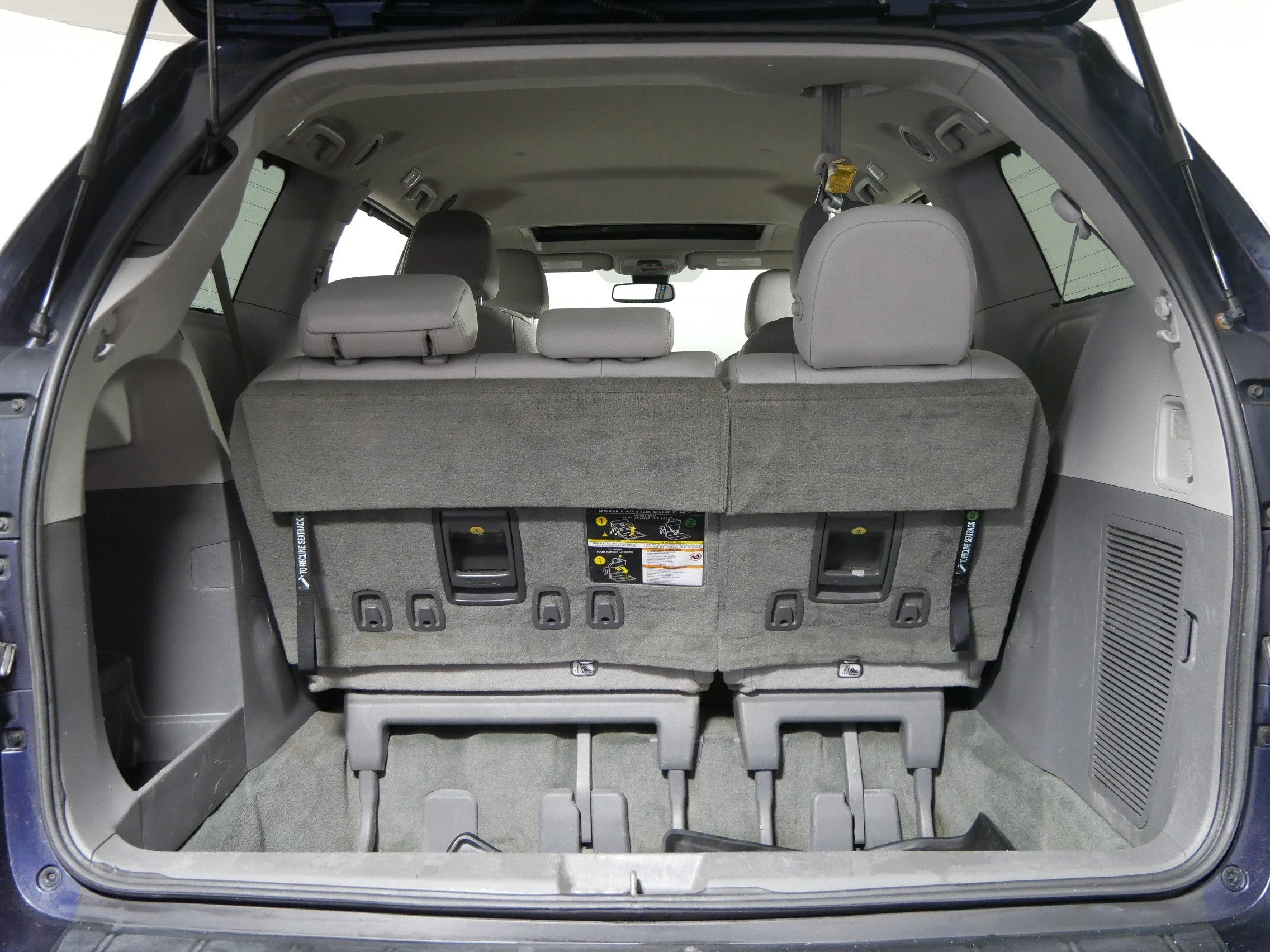 Used 2018 Parisian Night Pearl Toyota XLE image 18