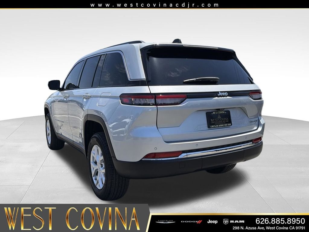 Used 2023 Silver Jeep Limited image 8