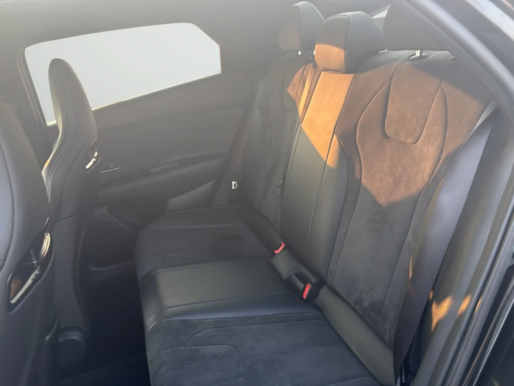 Used 2022 Black Hyundai Base image 36