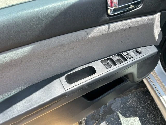 Used 2012 Silver Nissan 2.0 SR image 23
