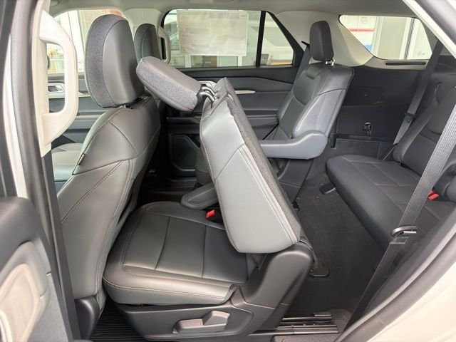 New 2026 Star White Metallic Tri-Coat Ford Active image 50