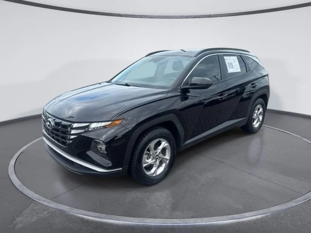 Used 2023 Black Hyundai SEL image 3