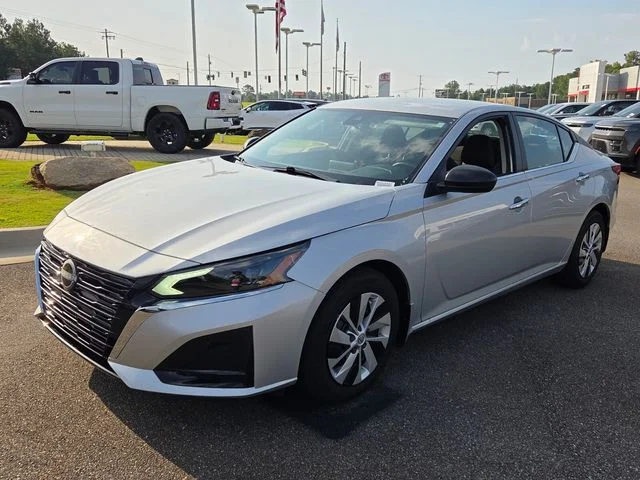 Used 2025 Silver Nissan 2.5 S image 3