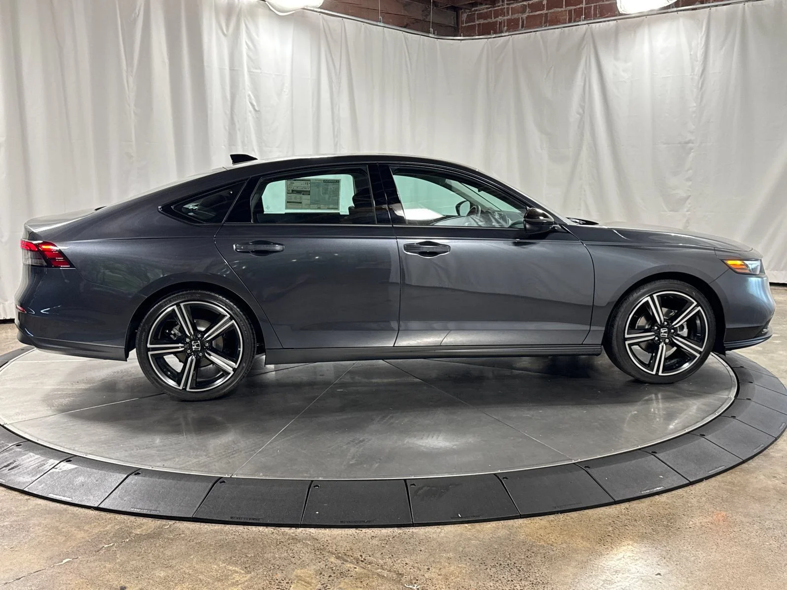 New 2026 Meteorite Gray Metallic Honda SE image 6
