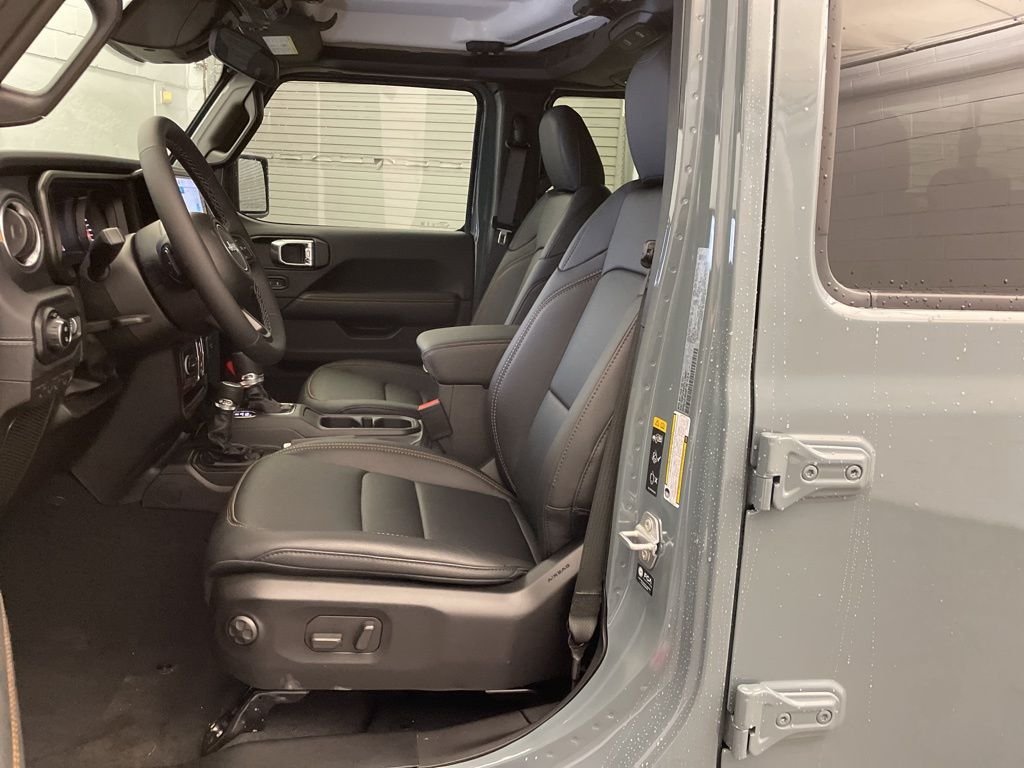 New 2026 Anvil Clear-Coat Exterior Paint Jeep Sahara image 14