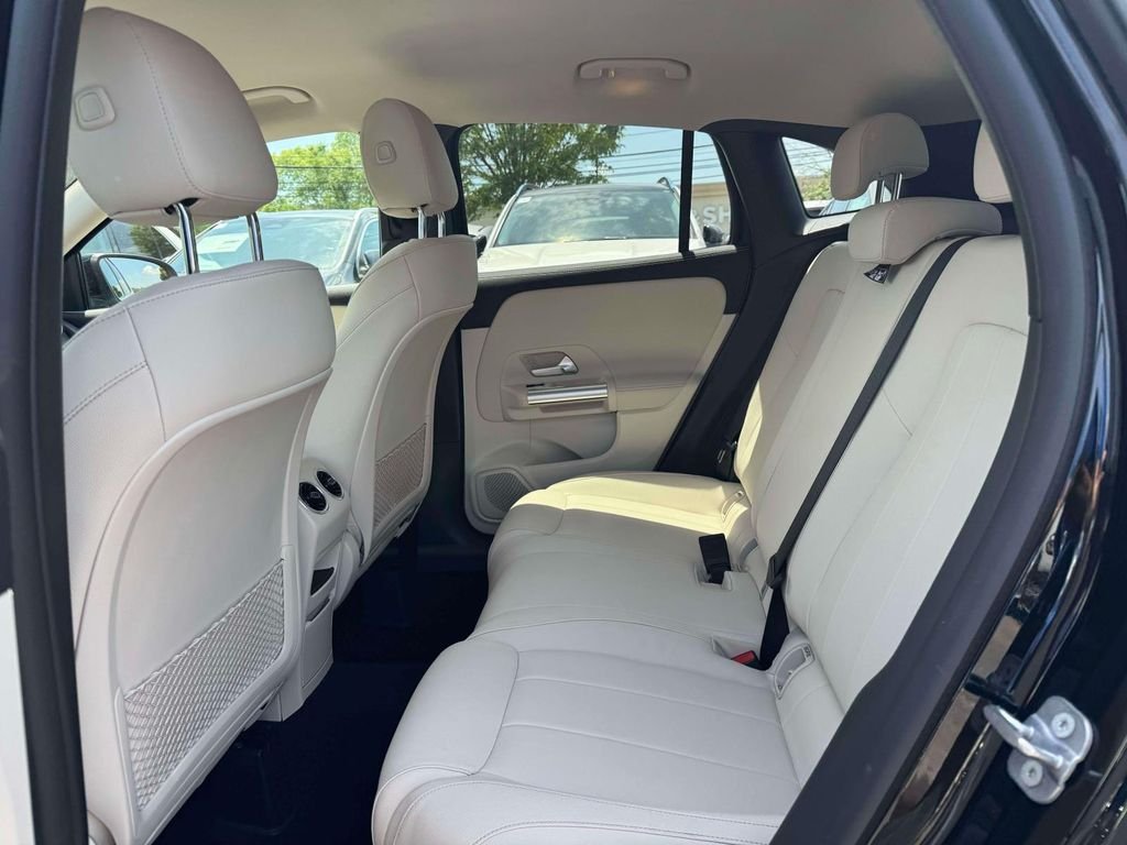 Used 2023  Mercedes-Benz GLA 250 image 33