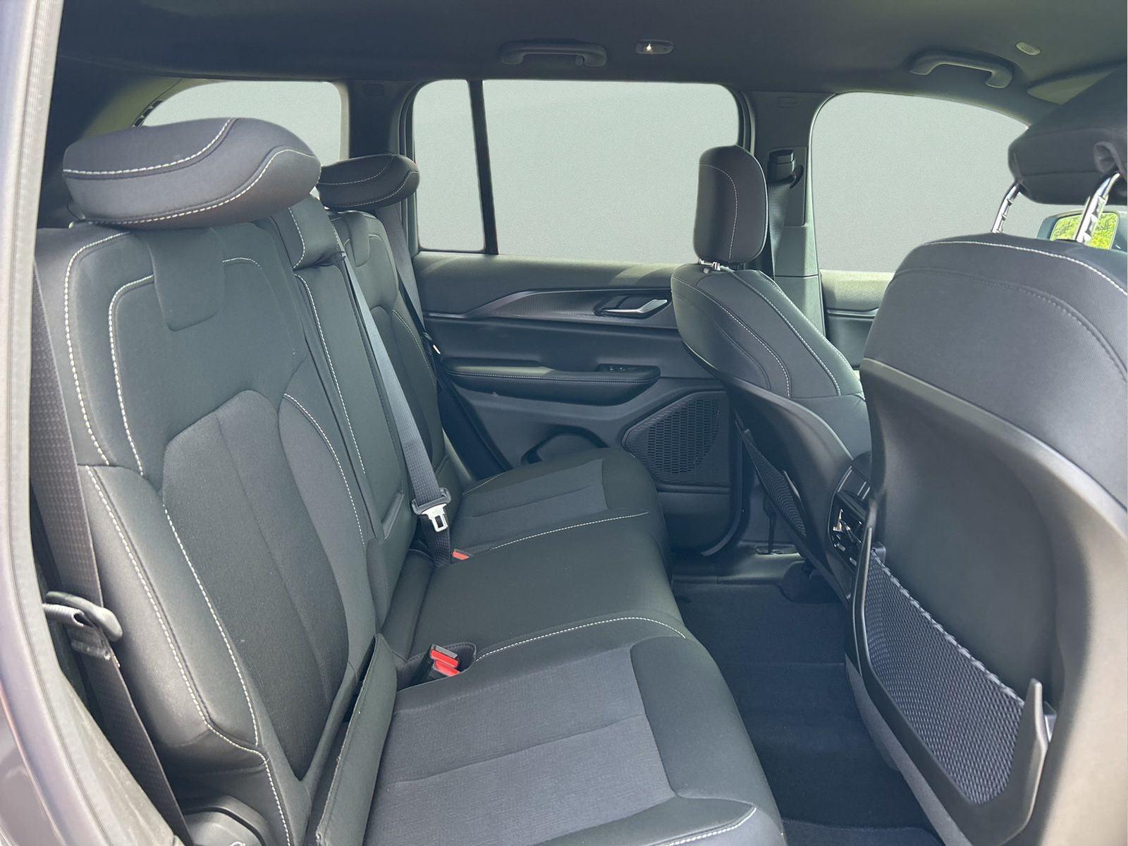 New 2026 Baltic Gray Metallic Clear-Coat Exterior Paint Jeep Laredo image 11