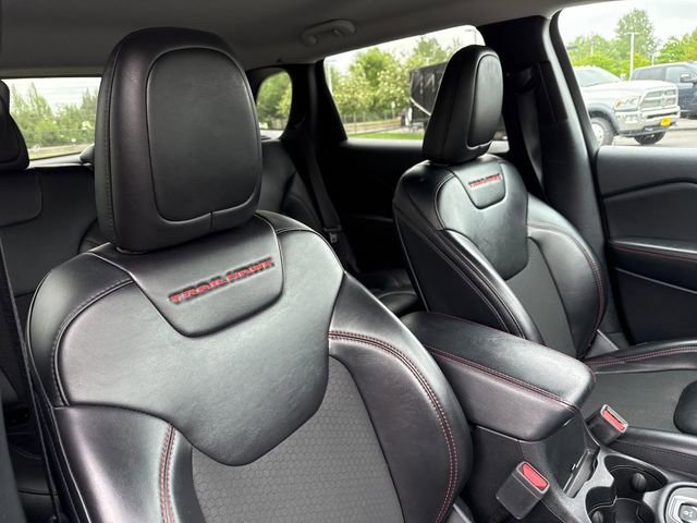 Used 2022 Bright White Clearcoat Jeep Trailhawk image 27