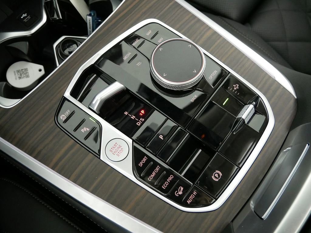 Used 2026 Black Sapphire Metallic BMW xDrive40i image 48