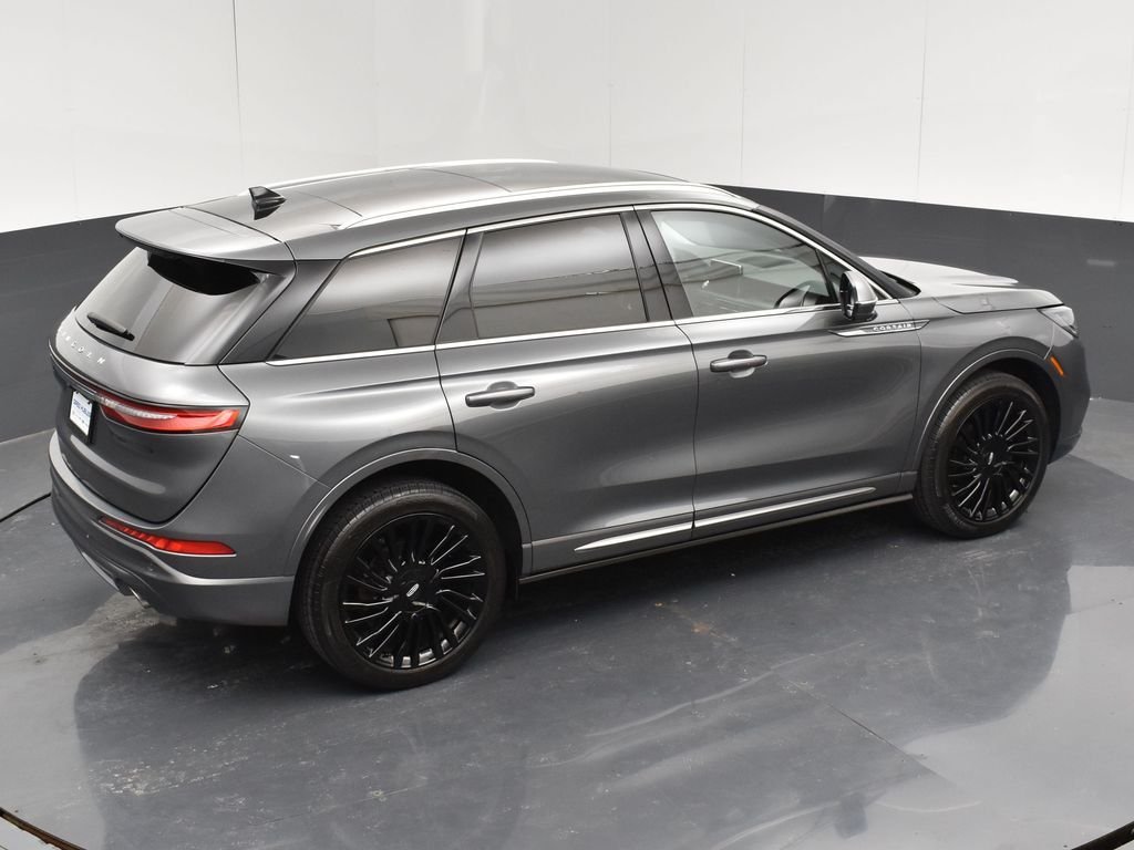 Used 2022 Gray Lincoln Reserve image 30