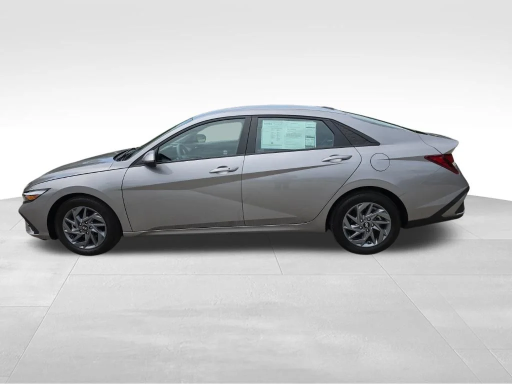 Used 2024 Metal Hyundai SEL image 9