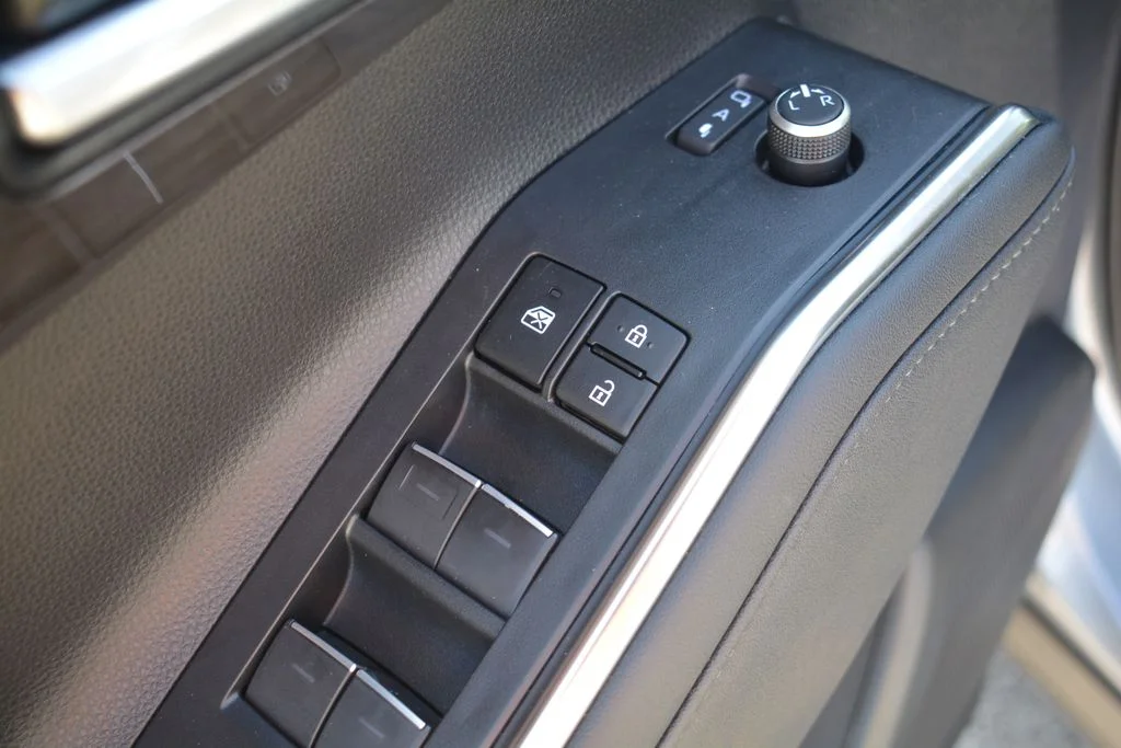 2023 Toyota Highlander Limited - Photo 9