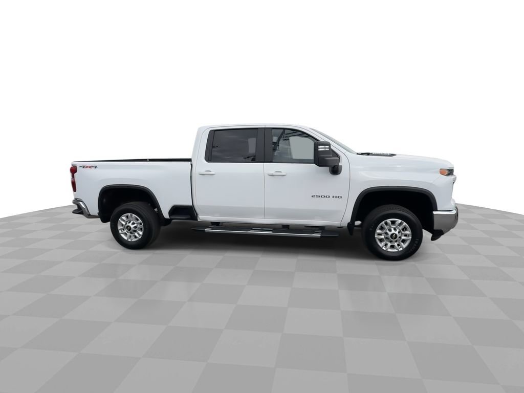 Used 2025 Summit White Chevrolet LT image 10