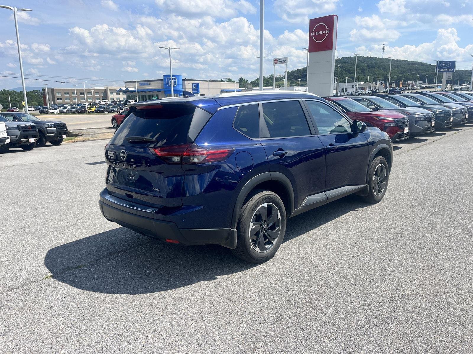 Used 2025 Deep Ocean Blue Pearl Nissan SV image 7