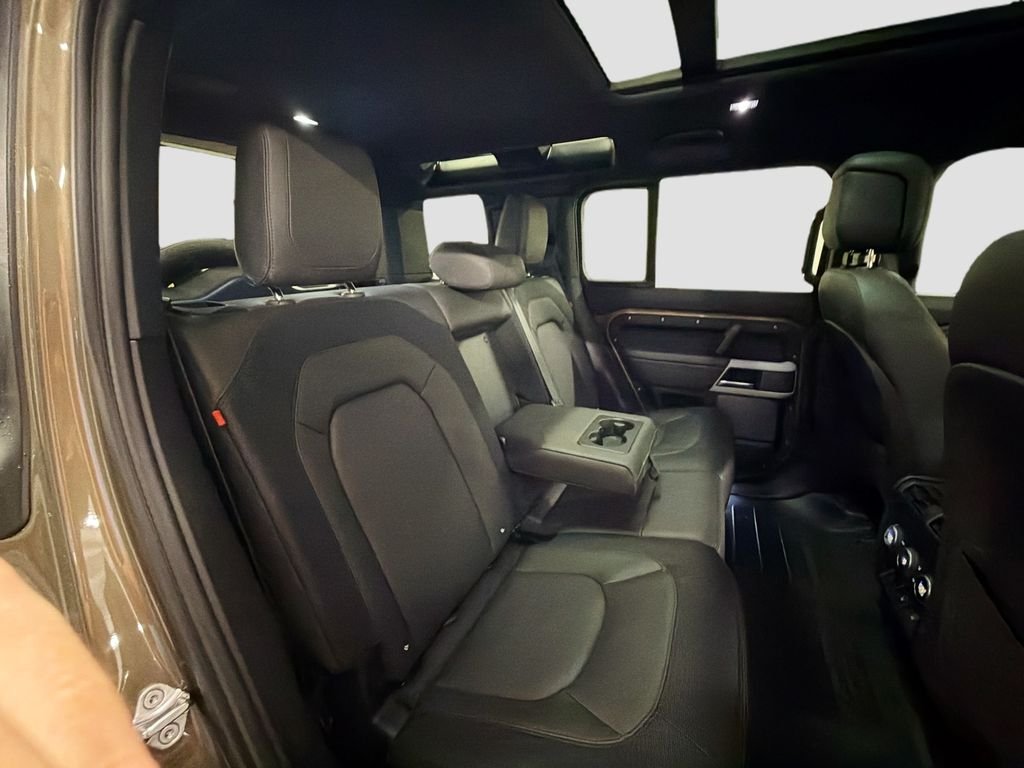 Used 2024  Land Rover X-Dynamic SE image 29