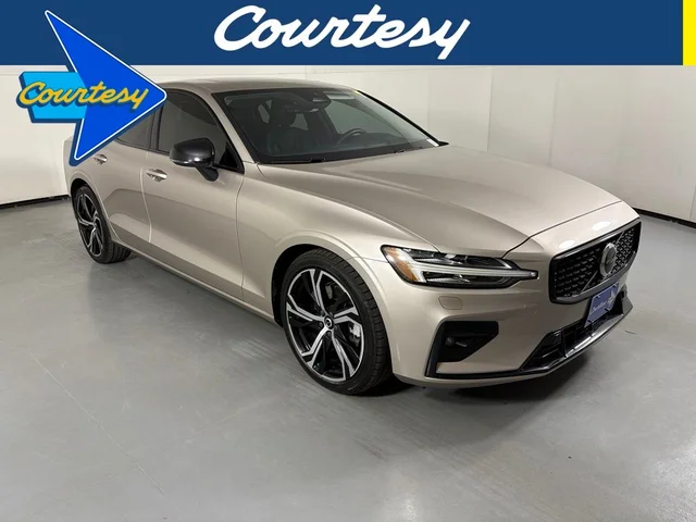 2024 Volvo S60 B5 Core Dark Theme