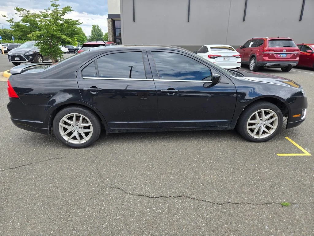 Used 2011  Ford SEL image 8