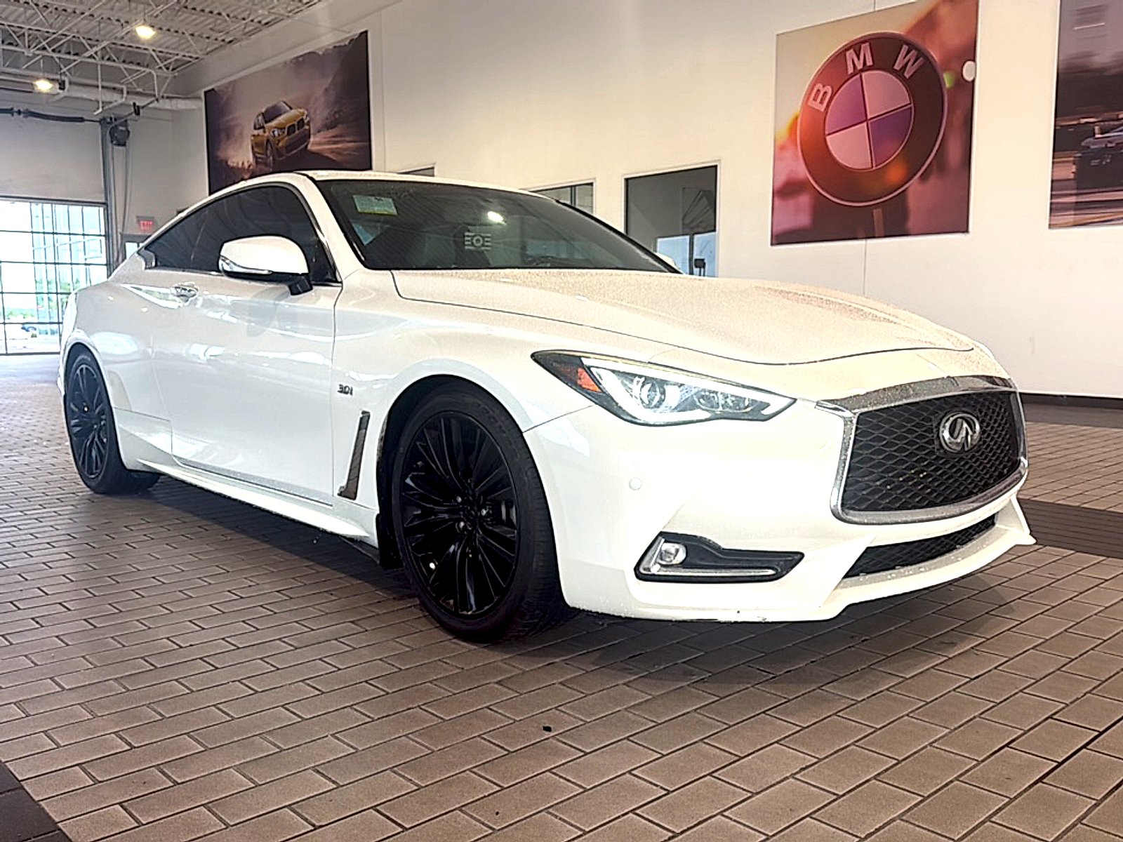 Used 2018 Majestic White INFINITI 3.0t LUXE image 3