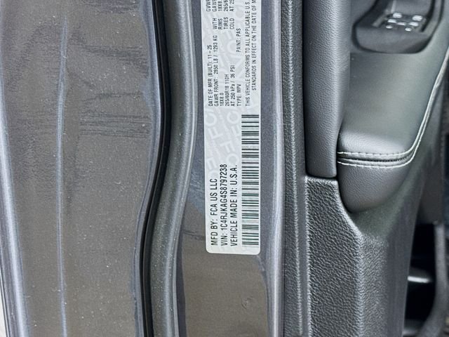 New 2025 Baltic Gray Metallic Clear-Coat Exterior Paint Jeep Laredo image 32