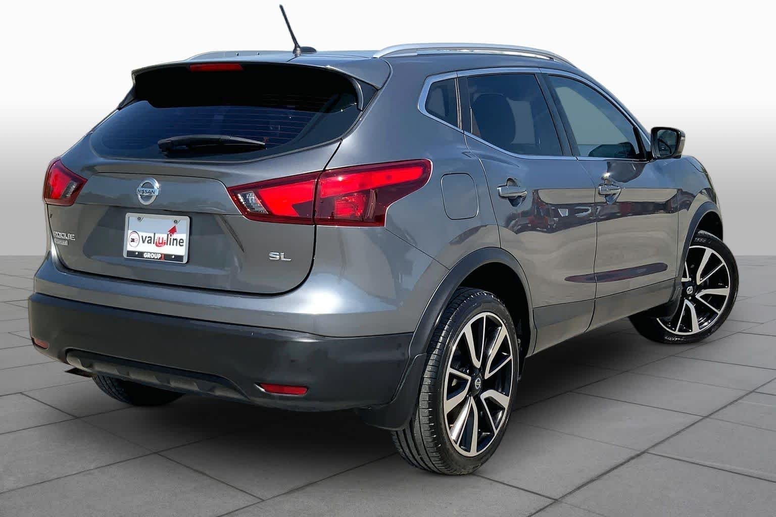 Used 2018 Gun Metallic Nissan SL image 13