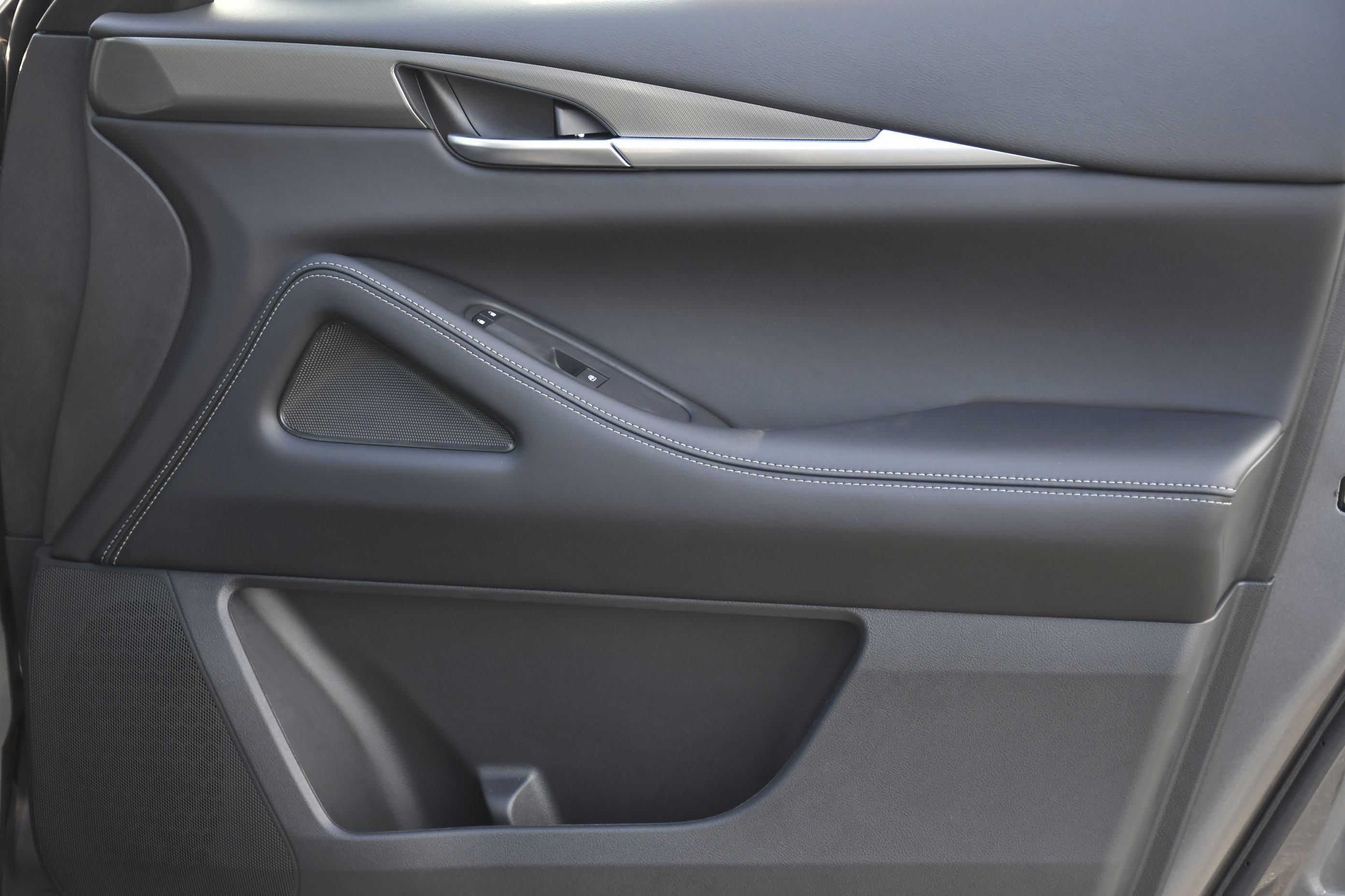 New 2027 GRAPHITE SHADOW INFINITI Luxe AWD image 33