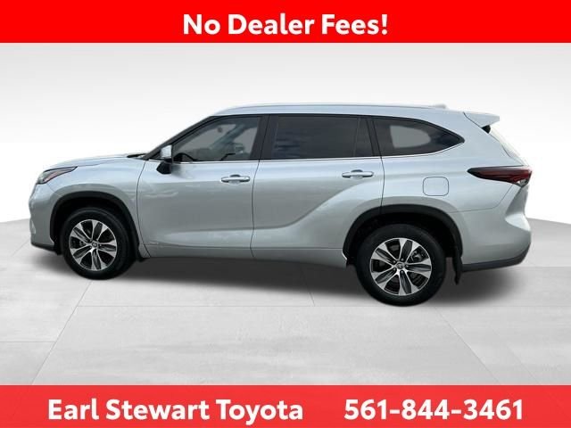 Certified Used 2025 Silver Toyota XLE image 8