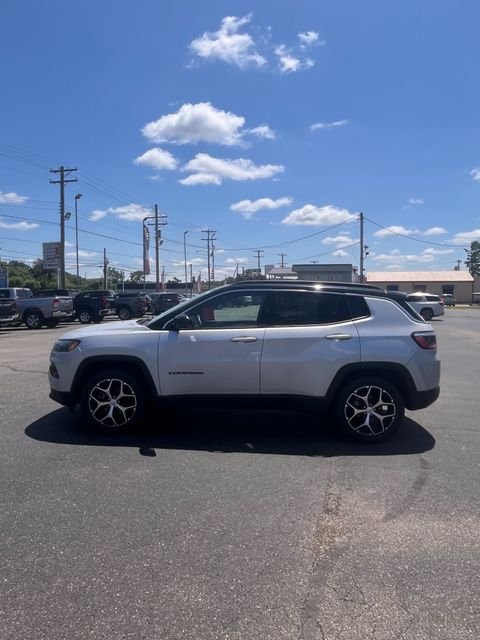 Used 2024 Silver Jeep Limited image 4