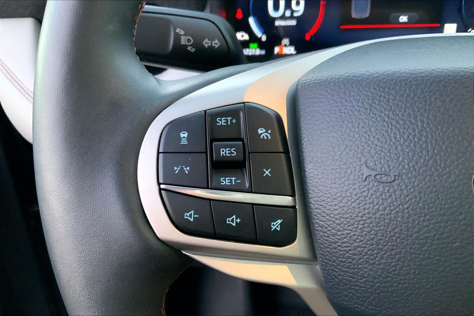 Used 2025 Agate Black Metallic Ford Active image 22