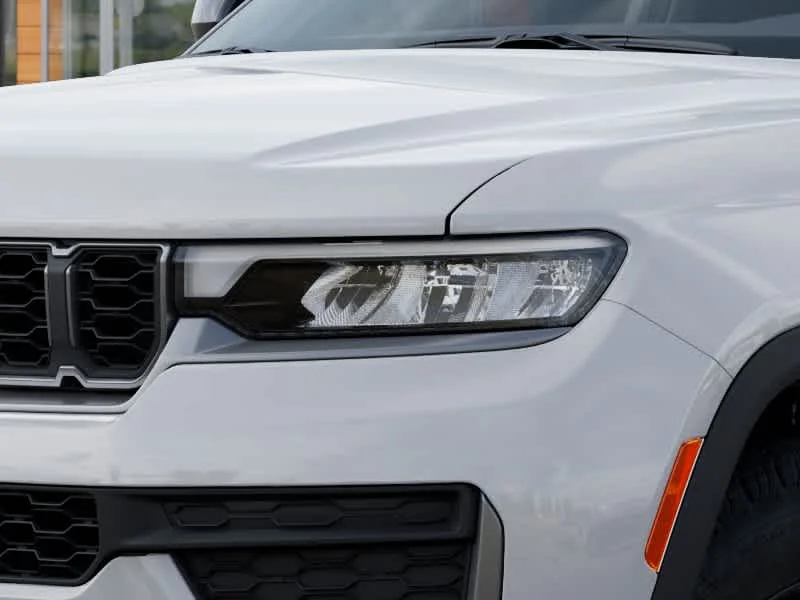 New 2026 Bright White Clearcoat Jeep Laredo Altitude image 10