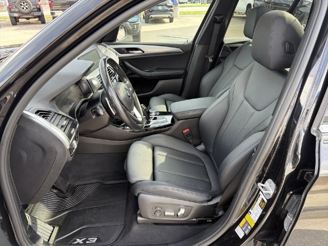 Used 2021  BMW xDrive30e image 20